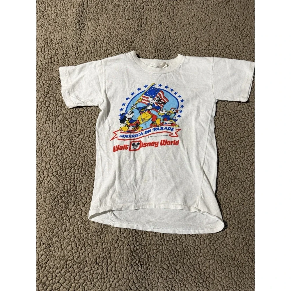 Vintage Walt Disney World America on Parade Rare 1976 Shirt Size 12.  Small Hole
